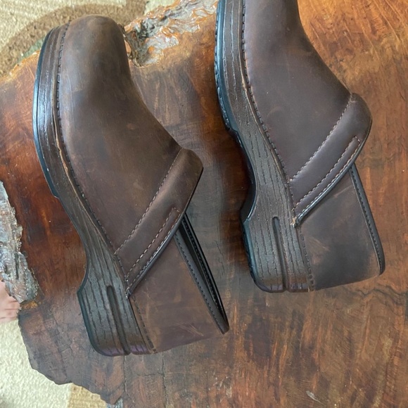 EU Size 38, Distressed Dansko Women's Clogs - Picture 3 of 3